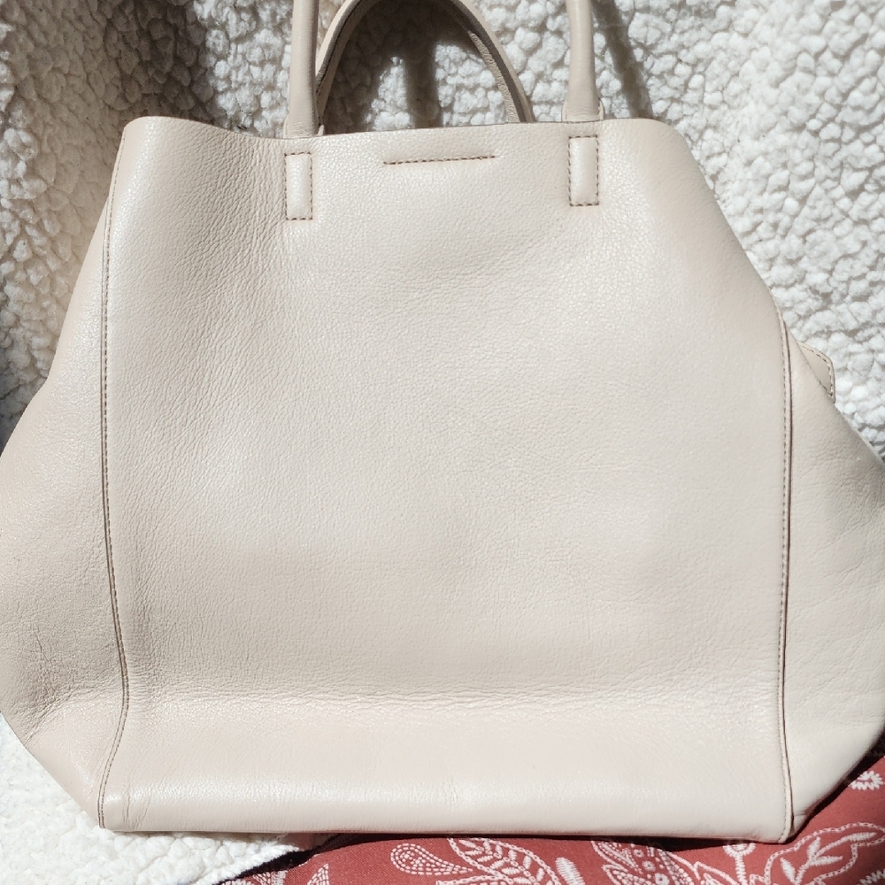 Banana Republic Cream Tote with Embossed Design - Picture 3 of 4